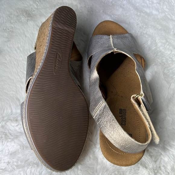 Clark’s Annabel Eirwyn Metallic Gold sandals - Picture 6 of 9